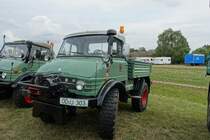 Unimog 406 cabrio / am 20.08.2022 beim TOCH-Treffen (Traktoren Oldtimer Club Hamburg von 1988) in HH-Neuengamme  /