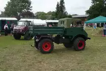 Unimog 411 / am 20.08.2022 beim TOCH-Treffen (Traktoren Oldtimer Club Hamburg von 1988) in HH-Neuengamme  /