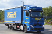 Rieck Logistik-Gruppe mit einem MB ACTROS Wechselträger mit Wechselbrücke am 26.09.22 Berlin Marzahn.