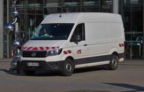 VW Crafter der SNCF, stand vor dem Bahnhof in Annecy. 09.2022