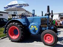 LANZ-Bulldog;Type09516;Bj1950,50PS;10338cm, mit einer etwas kreativen  Fahrerkabine , Oldtimerausstellung St.Martin/Innkreis;090419