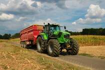 Deutz Fahr 8280 mit Krampe Bandit 980 im August 2022 beim Mais Häckseln