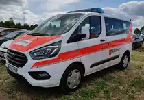 =Ford Custom Tourneo der Malteser steht im Mai 2022 auf dem Parkgelände der RettMobil