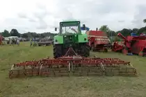 Ackerschlepper mit Grubber / am 20.08.2022 beim TOCH-Treffen (Traktoren Oldtimer Club Hamburg von 1988) in HH-Neuengamme  /