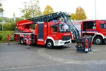 Feuerwehr Idtstein Mercedes Benz Rosenbauer DLK 23/12 am 25.09.22 beim Tag der offenen Tür