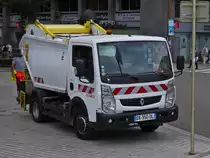 Renault Maxity M�llentsorgungsfahrzeug in Annecy unterwegs. 09.2022