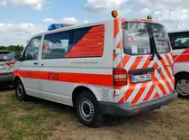 =VW T 5 der MALTESER aus WEILERBACH, gesehen auf dem Parkplatz der RettMobil im Mai 2022