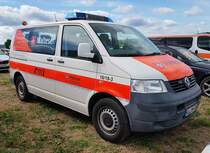 =VW T 5 der MALTESER aus WEILERBACH, gesehen auf dem Parkplatz der RettMobil im Mai 2022
