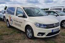 =VW Caddy von Taxi-WEBER steht auf dem Parkplatz der RettMobil im Mai 2022