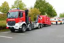 Feuerwehr Idtstein Mercedes Benz Arocs WLF/Kats mit AB-Kran am 25.09.22 beim Tag der offenen Tür
