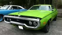 Plymouth Roadrunner aus dem Jahr 1971 im poppigen Farbton sunny grass green. Der  Roadrunner  war ein typisches Muscle-Car und kam im Jahr 1968 auf den Markt. Getreu dem Motto größer/ stärker/schneller brachte die Chrysler-Division Plymouth jedes Jahr ein facegeliftetes und stärkeres Modell des  Roadrunner  auf den Markt. Die stärkste, serienmäßige, Motorisierung war ein V8-Motor mit einem Hubraum von 440 cui (7210 cm³) und einer Leistung von 335 PS. Altmetall trifft Altmetall im LaPaDu am 02.10.2022.