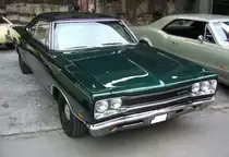 Dodge Coronet Coupe aus dem Modelljahr 1969. Das Coronet Coupe aus dem Jahr 1969 ist ein MOPAR Muscle Car im wahrsten Sinne des Wortes. Er hat das typische Coke-Bottle-Design jener Jahre und es wurden hubraumstarke V8-Motoren verbaut. Der gezeigte Coronet ist zwar im R/T-Design gestylt, aber unter der Haube ist nur der kleinste, damals lieferbare,  Achtender  mit einem Hubraum von 5210 cm³ und einer Leistung von 233 PS verbaut. Altmetall trifft Altmetall im LaPaDu am 02.10.2022.