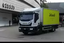 IVECO mit Kastenaufbau unterwegs in der Stadt Zürich am 04.10.2022