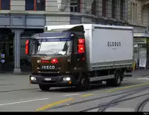IVECO mit Kastenaufbau unterwegs in der Stadt Zürich am 04.10.2022