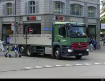 Mercedes mit offenem Aufbau unterwegs in der Stadt Zürich am 04.10.2022