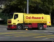 Renault mit Tankaufbau unterwegs in der Stadt Zürich am 04.10.2022