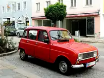 Renault-R4 macht am Roßmarkt in RIED eine kleine Pause; 220923
