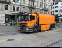 VBZ Zürich - Mercedes Geleis - Reigungsmaschine für Tram unterwegs in der Stadt Zürich am 04.10.2022