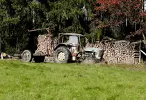 Holzversorgungstraktor im Böhmerwald.Ein Zetor, beim Wandern aufgenommen, 09.10.2022, 11:00 Uhr.