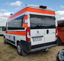 =Peugeot Boxer vom DRK OV OBERSULM, gesehen auf dem Parkplatz der RettMobil im Mai 2022