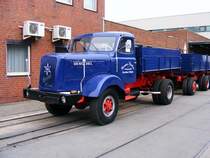 Ein historischer Henschel-Lkw auf dem Gel�nde des Bergwerks Auguste Victoria 3/7 in Marl beim Tag der offenen T�r am 9. Mai 2009. 
