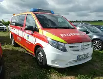 =MB Vito als Mehrzweckfahrzeug der Feuerwehr BAD SALZUNGEN, gesehen auf dem Parkplatz der RettMobil im Mai 2022