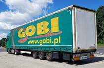 =MAN TGX steht mit einem Krone-Sattelauflieger von GOBI auf einer Rastanlage an der A 7