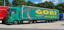 =MAN TGX steht mit einem Krone-Sattelauflieger von GOBI auf einer Rastanlage an der A 7