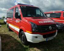 =VW Crafter als MTW der Feuerwehr MICHELSTADT WEITEN-GESÄß steht auf dem Parkplatz der RettMobil im Mai 2022
