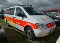 =MB Vito des privaten Rettungsdienstes FALCK steht auf dem Parkplatz der RettMobil im Mai 2022