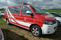 =VW T5 der Feuerwehr BEBRA, steht auf dem Parkplatz der RettMobil im Mai 2022