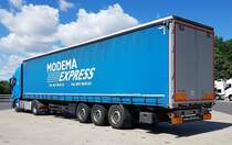 =Iveco-Sattelzug der WORLD EXPRESS SPEDITION mit einem Kögel-Auflieger von MODEMA EXPRESS, 06-2022