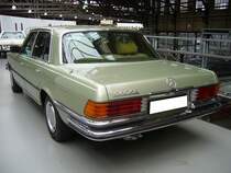 Heckansicht eines Mercedes Benz W116 E35 350SE. Classic Remise Düsseldorf am 15.10.2022.