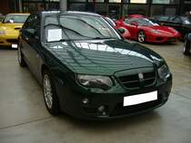 MG ZT190. Die in den Jahren von 2001 bis 2005 produzierte MG ZT-Baureihe war nichts anderes als eine sportliche Version des Rover 75. Angetrieben wird die sportliche Limousine (Das Modell war auch als Kombimodell lieferbar) von einem V6-Motor aus dem Hause Rover. Dieser Motor hat einen Hubraum von 2497 cm³ und leistet 190 PS. Die Höchstgeschwindigkeit wurde mit 225 km/h angegeben. Classic Remise Düsseldorf am 15.10.2022.