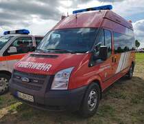 =Ford Transit der Feuerwehr FRIEDLAND-ELKERSHAUSEN, gesehen auf dem Parkplatz der RettMobil im Mai 2022