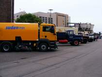 Eine Lkw-Parade auf dem Gelnde des Bergwerks Auguste Victoria 3/7 in Marl beim Tag der offenen Tr am 9. Mai 2009. 
