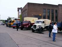 Eine Lkw-Parade auf dem Gel�nde des Bergwerks Auguste Victoria 3/7 in Marl beim Tag der offenen T�r am 9. Mai 2009. 
