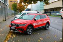 Feuerwehr Frankfurt VW Tiguan Kdow am 15.10.22 bei der Frankopia 2022 im Frankfurter Osthafen