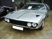Lamborghini Espada, gebaut in den Jahren von 1968 bis 1978. Im Laufe seiner zehnjährigen Produktionszeit wurden 1.225 Autos vom Typ Lamborghini Espada in drei Serien produziert. Der abgelichtete Espada, lackiert im Farbton argento, wurde 1971 produziert und gehört somit zur zweiten Serie. Der V12-Motor hat einen Hubraum von 3929 cm³ und leistet 325 PS. Classic Remise Düsseldorf am 15.10.2022.