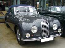 Talbot-Lago T26 Record aus dem Jahr 1949. Von diesem Talbot-Lago T26 Record wurde vom Karosseriewerk Graber in Wintrach/Schweiz nur drei Fahrzeuge aufgebaut. Der hier gezeigte dürfte der letzte  Überlebende  dieses Typs sein. Angetrieben wird der Wagen durch einen Sechszylinderreihenmotor, der aus einem Hubraum von 4482 cm³ 170 PS leistet. Classic Remise Düsseldorf am 15.10.2022.