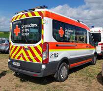 =Ford Transit vom DRK KV TÜBINGEN, gesehen auf dem Parkplatz der RettMobil im Mai 2022