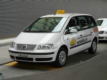 VW Sharan TDI als Taxi AG 1111 unterwegs beim Bahnhof Baden am 26.04.2009