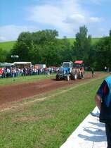 Hier der frs Traktor-Pulling umgebaute ZT300 in Aktion