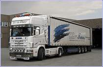 Martin Bacher, Inhaber des SCANIA TOPLINE 144L 530  WIHTE POWER , rangiert an die Ladestelle. ber eure Meinungen zu diesem Lkw bin ich gespannt;-)