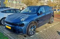 LYNK & CO 01 Hybrid Geländewagen, gesehen bei einer Ladestation nahe einem Hotel. 11.2022
Laut verschiedener Webseiten kann man das Fahrzeug nur Mieten, kaufen kann man es nicht.
