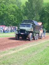 Der Ural hatte ebenfalls keine Schwierigkeiten mit dem FullPull, selbst als sich noch einer auf den Pullschlitten stellte