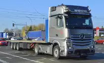 Spedition Ebenroth GmbH mit einem Sattelzug mit MB ACTROS 1851 GIGA SPACE Zugmaschine am 14.11.22 Berlin Marzahn.
