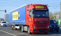 Rolf Benzinger Spedition- Transporte GmbH mit einem Sattelzug mit neuer MB ACTROS L 1853 GIGA SAPACE Zugmaschine am 14.11.22 Berlin Marzahn.