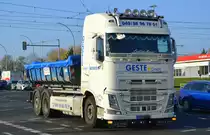 Geste GmbH mit einem optisch beeindruckenden VOLVO FH 460 EURO6 Abrollkipper am 14.11.22 Berlin Marzahn.