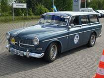 Amazon Kombi (PV 221) Baujahr 1968 bei der 8.R�genclassics am 23.Mai 2009 beim Zwischenstop in Bergen/R�gen.